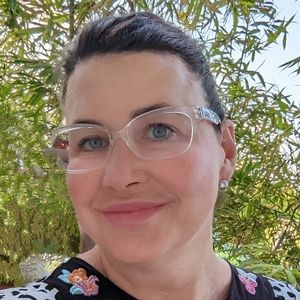 Meet your Posher, Elise